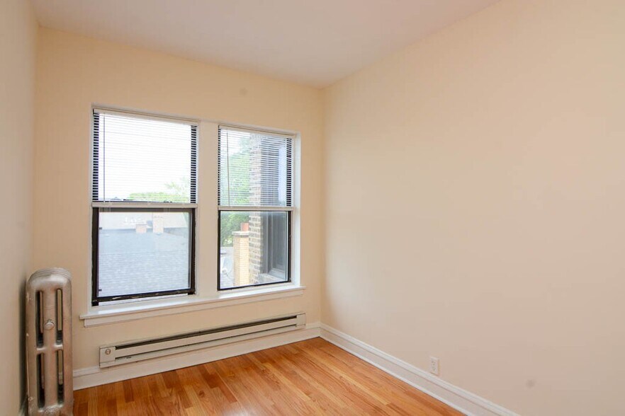 Building Photo - 4644 N Paulina St