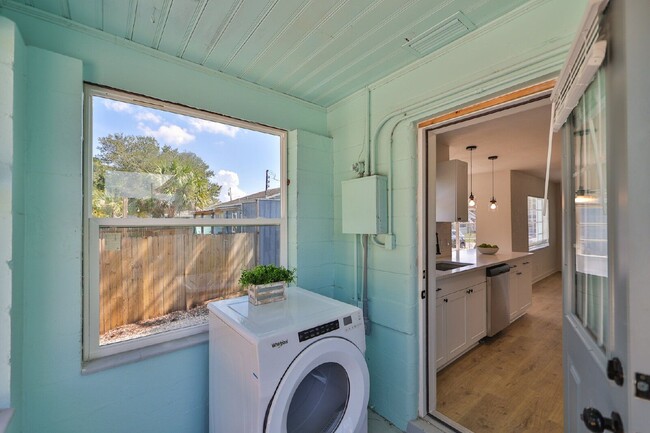 Building Photo - 867 53rd Terrace N