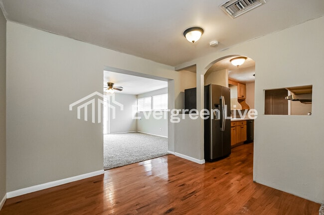 Building Photo - 2038 Keyes Ln