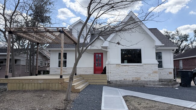 Building Photo - 4330 Coyle St