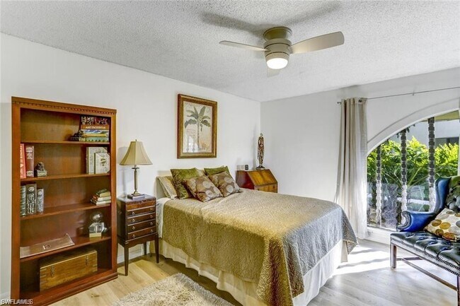 Building Photo - 925 Palm View Dr