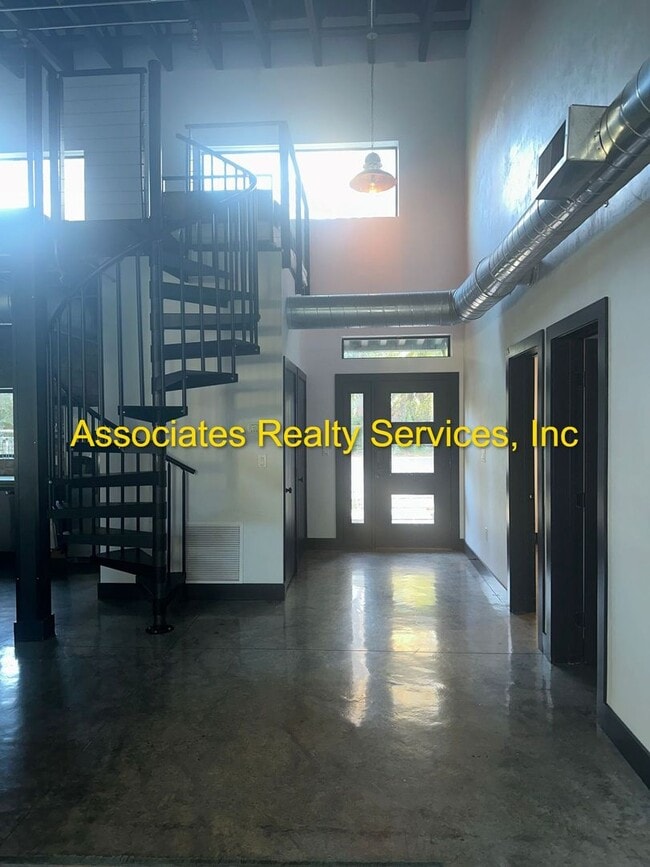 Building Photo - Modern Industrial 2Bed/2Bath Plus Loft in NW Gainesville