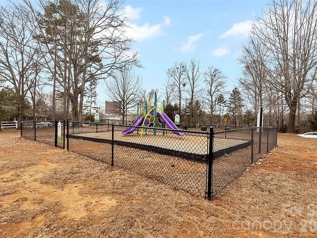 Building Photo - Newly Renovated 3BR Townhome with Private Patio in Fort Mill