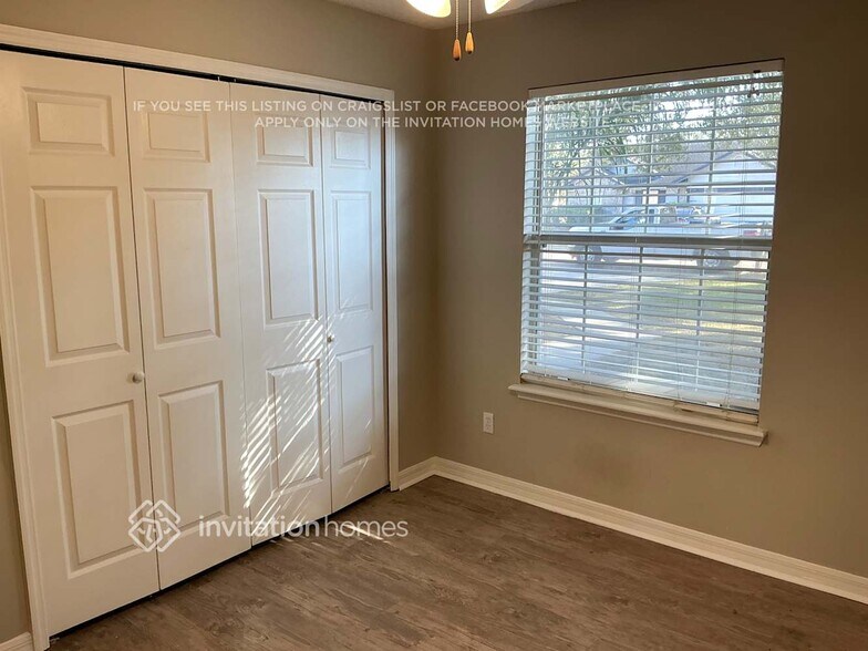 Building Photo - 7736 Rockridge Dr W