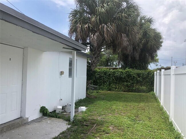 Building Photo - 839 NW 14th Way