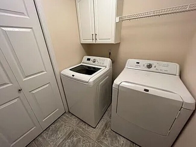 Building Photo - 4-bedroom 3 bath home in Saint joseph
