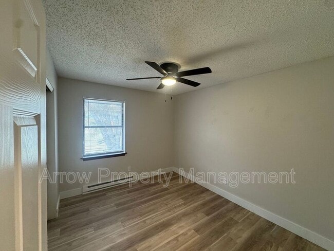 Building Photo - 606 S 7th St