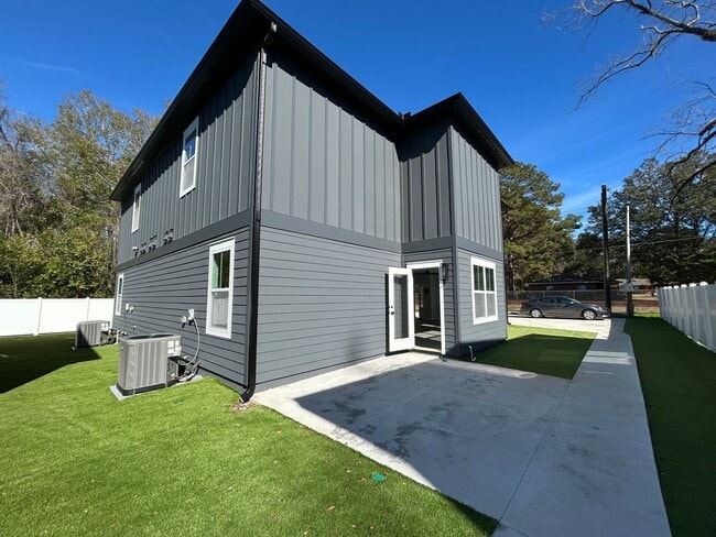 Building Photo - 2022 Trimble Rd