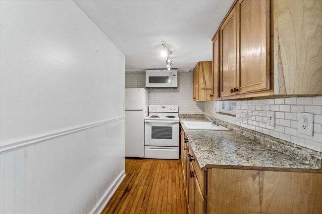 Building Photo - 820 Heights Blvd