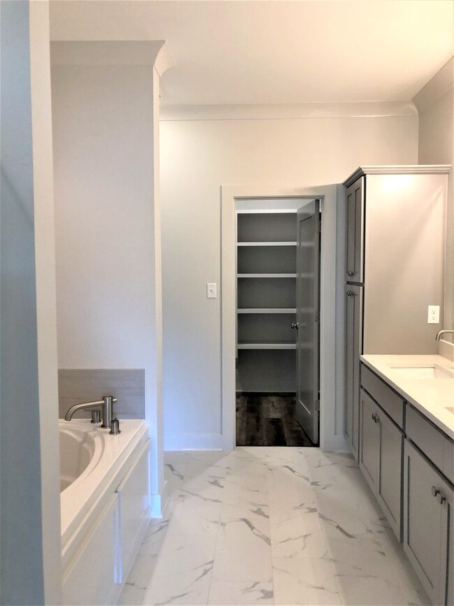 Building Photo - 2 Bedroom NEW Construction off Old Jeffers...