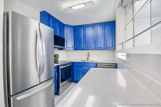 Building Photo - 330 Andover M