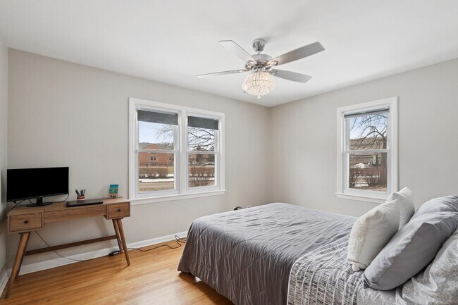 Building Photo - 689 E Illinois Rd