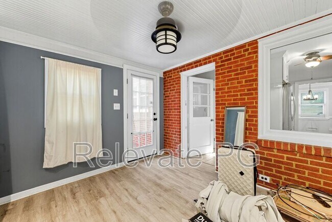 Building Photo - 8803 Weldon Dr
