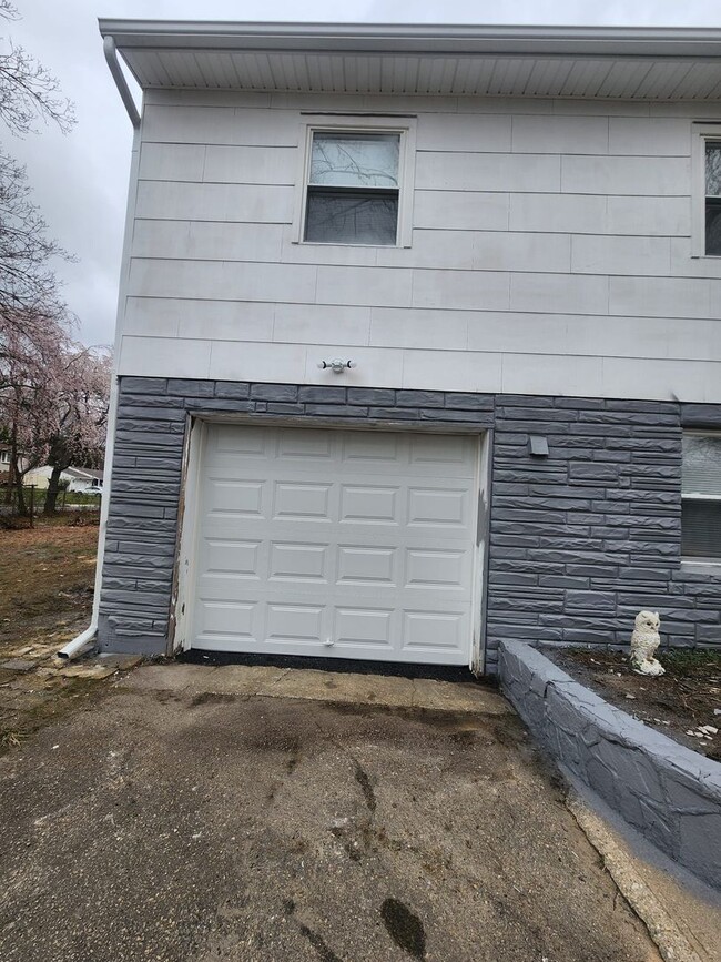 Building Photo - A Spacious 4 bedroom house for Rent !!!