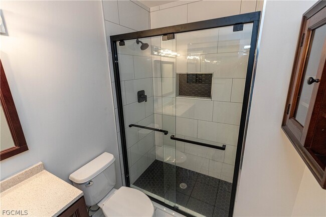 Building Photo - 417 SE 21st Terrace