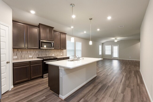 Building Photo - 6915 Lebec Dr