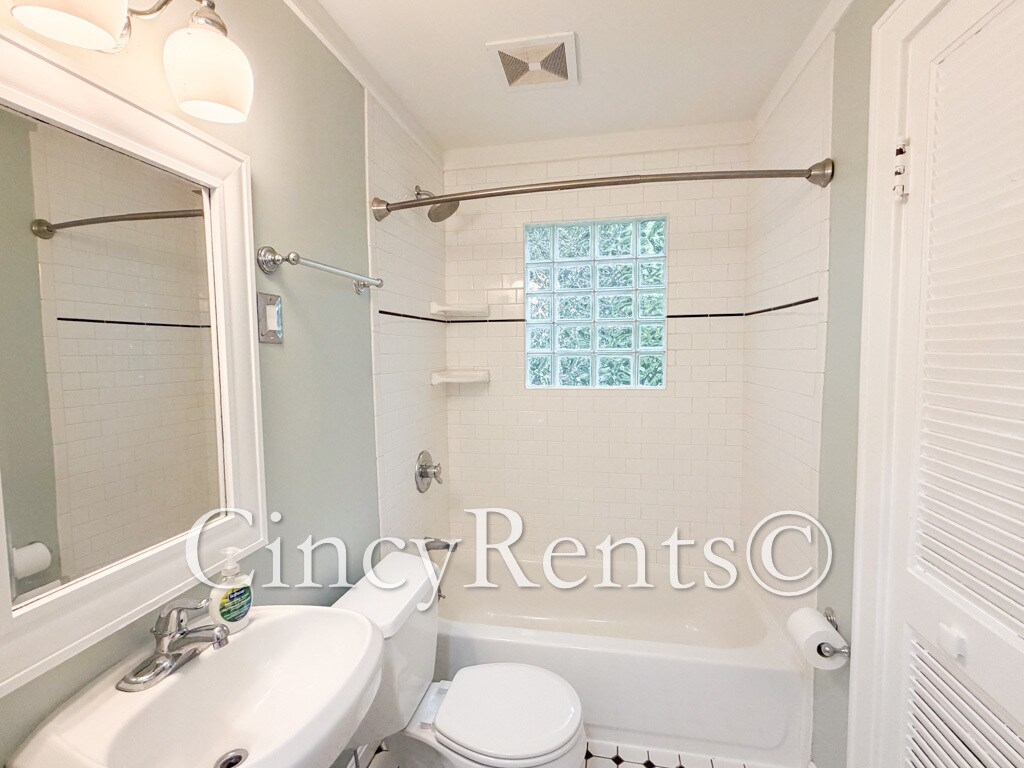 Building Photo - 3559 Rawson Pl