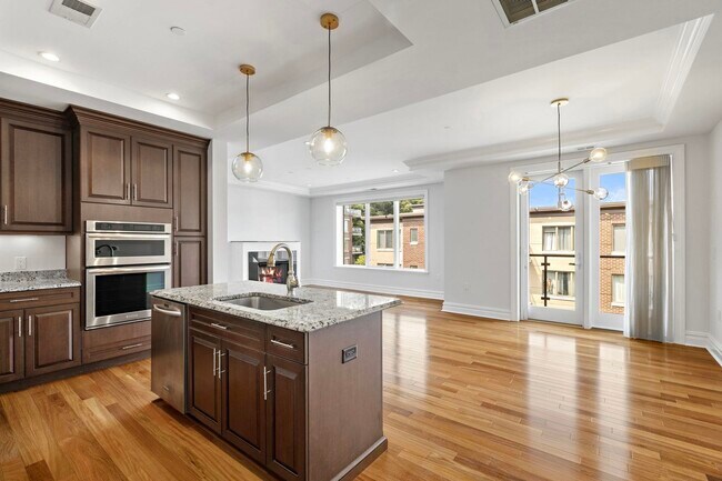 Building Photo - 250 Henley Pl