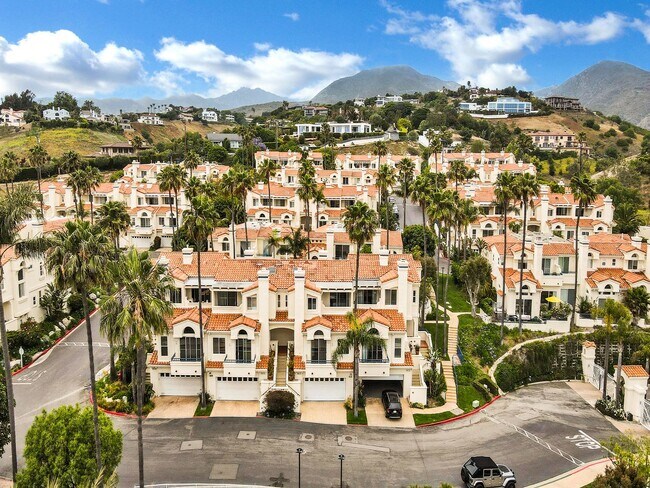 Building Photo - LOVELY POINTE AT MALIBU CONDO!