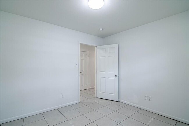 Building Photo - 604 Hayman St