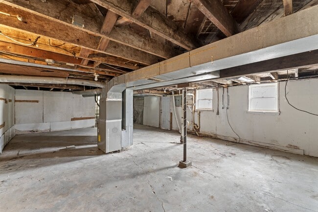 Building Photo - COMING SOON!! Charming 2-Bedroom Haven in Kansas City Northland!