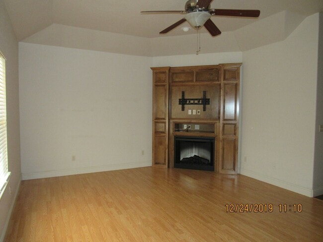 Building Photo - Fantastic Condo located close to Ft. Sill, Shopping and Restaurants Handicap Accessible! No Pet H...