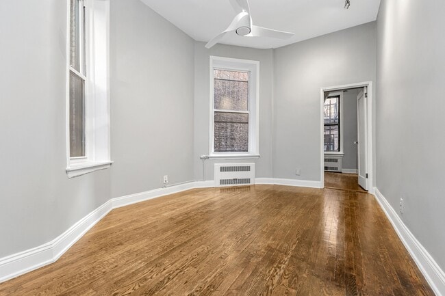 Primary Photo - 120 E 83rd St