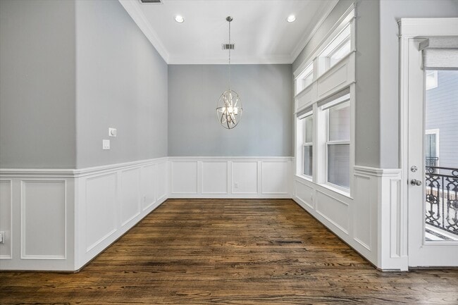 Building Photo - 609 Rutland St