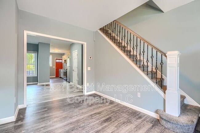 Building Photo - 2408 Llewelyn Ave
