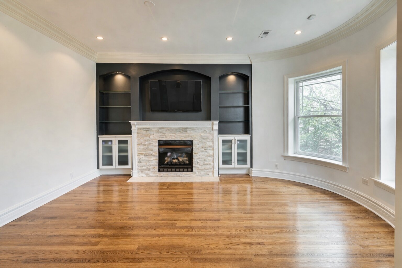 Building Photo - 4632 N Kenmore Ave