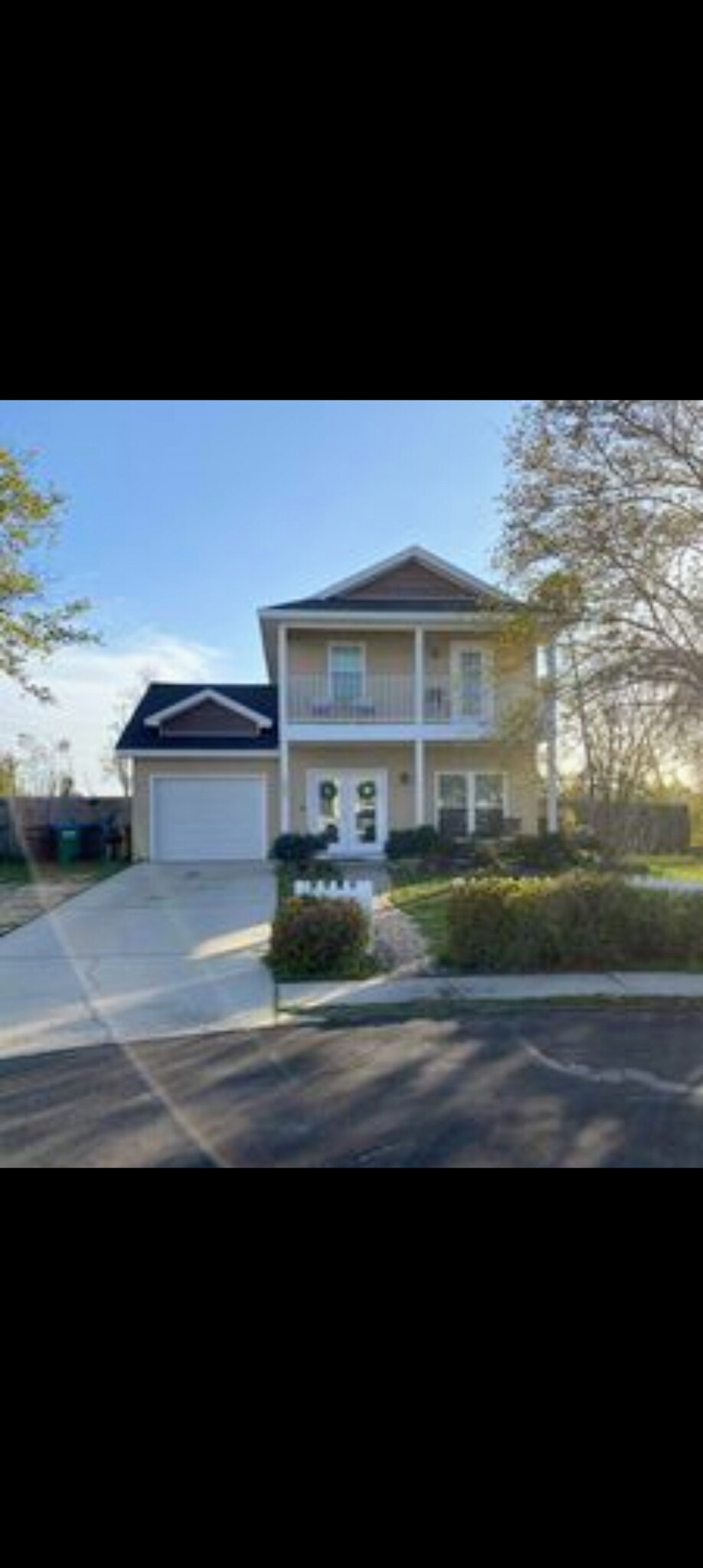 Building Photo - 2601 Laurel Dr