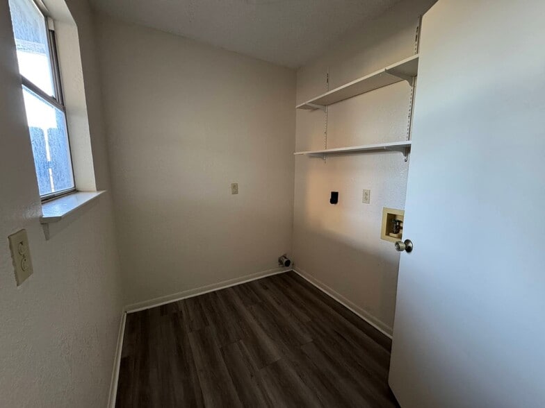 Building Photo - 2202 Hunt Dr