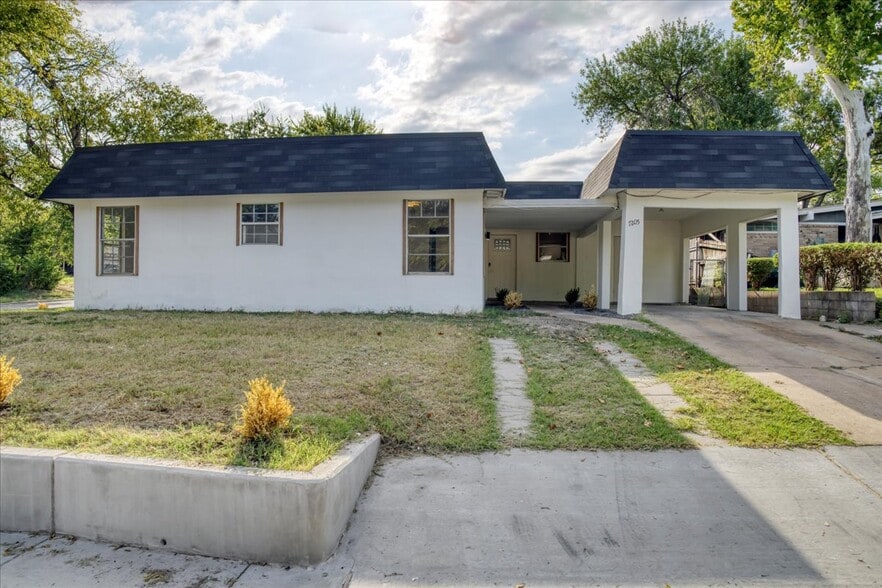 Building Photo - 7205 Grand Canyon Dr