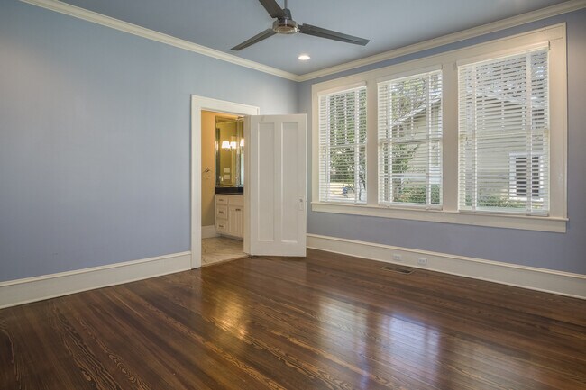 Building Photo - South Highlands