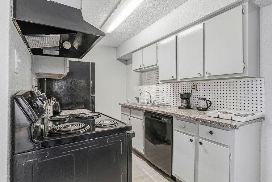 Building Photo - 1307 Wilcrest Dr