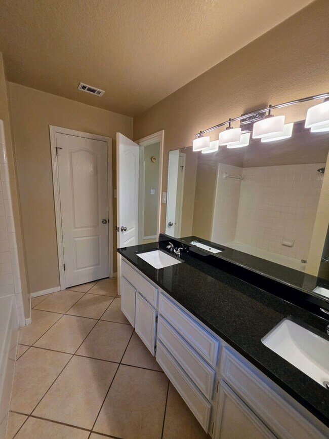 Building Photo - Beautifully Updated 4 Bedroom Home