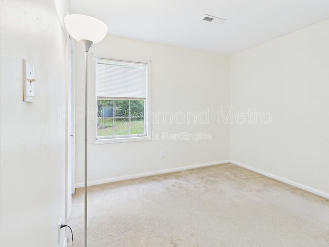 Building Photo - 106 Marbleridge Rd