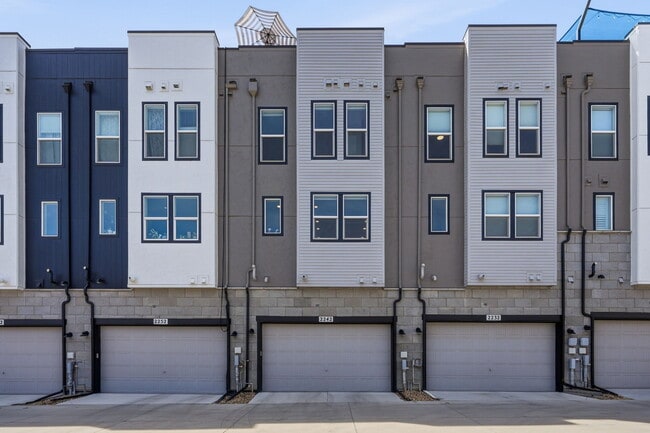 Building Photo - 2242 Old Rail Wy