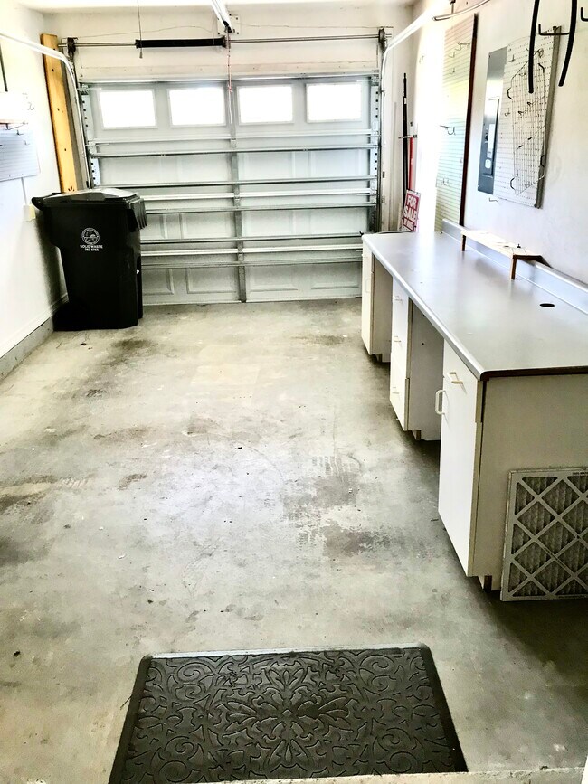 GARAGE - 3679 Oakhill Dr