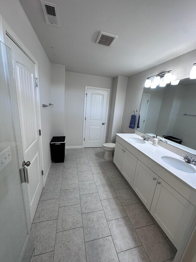 Building Photo - 784 Amarra Dr