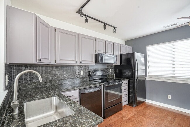 Building Photo - 2004 Augusta Cir