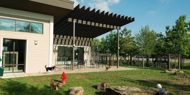 Building Photo - 7100 Old Katy Rd