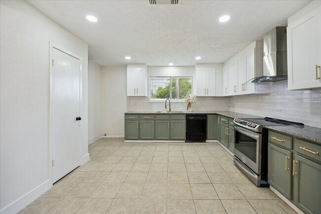 Building Photo - 8302 Bee Meadow Ln