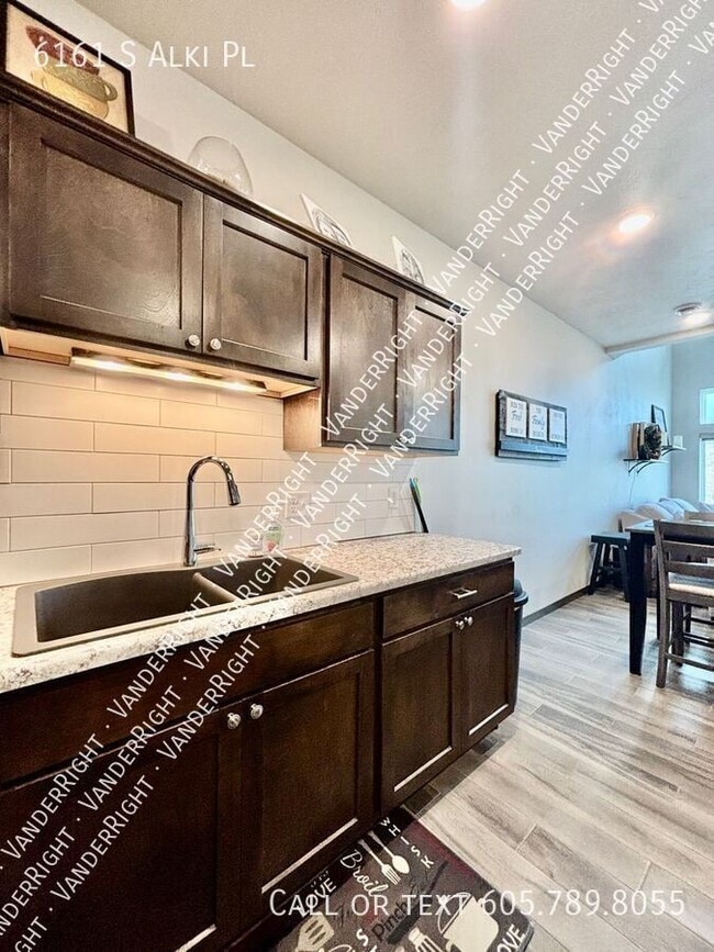 Building Photo - 6161 S Alki Pl