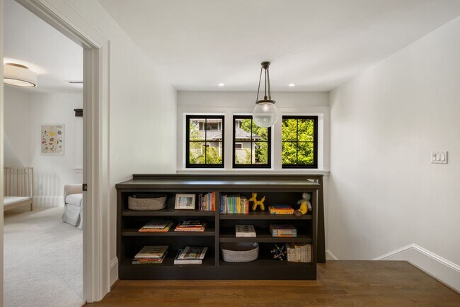 Building Photo - 2835 NE 40th Ave