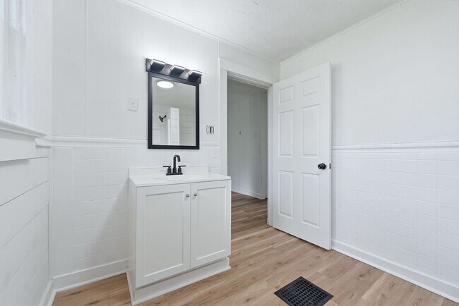 Building Photo - Charming 3BR with Garage & Updates