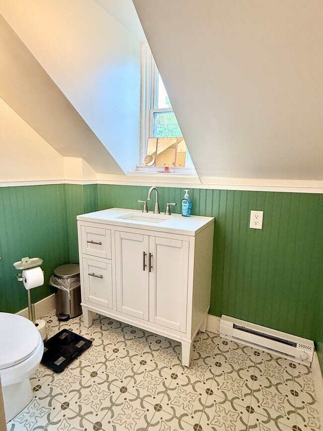 Building Photo - All Inclusive West End Condo-Fully Furnished with Parking!