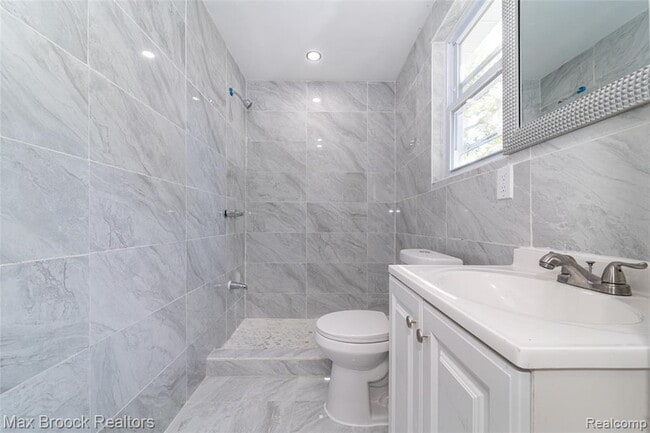 Building Photo - 9327 Schaefer Hwy