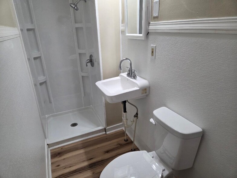 Building Photo - 923 N Mason St