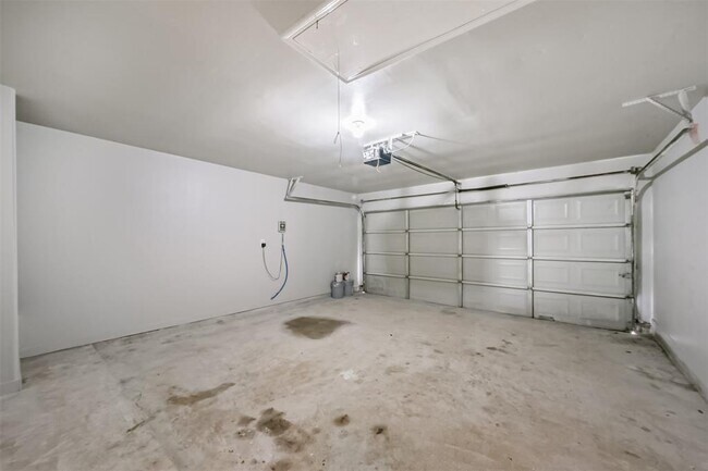 Building Photo - 9911 Driftwood Park Dr